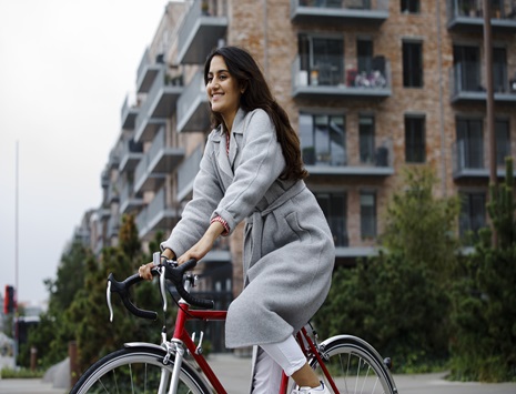 A women riding on a cycle